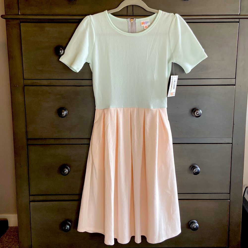 NWT Lularoe Amelia XS Dress
